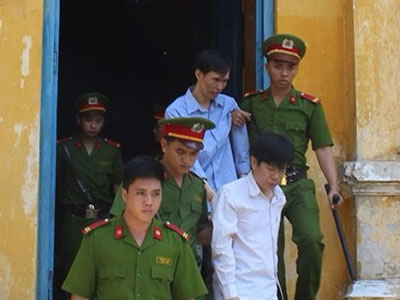 Sinh viên giả cán bộ Sở giáo dục hiếp dâm nữ sinh