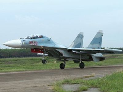 Su-30MK2 Việt Nam huấn luyện cất hạ cánh trên đường cao tốc?