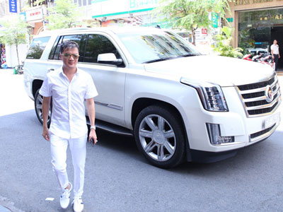 Mr. Đàm khoe xe hơi mới hơn 5 tỷ đồng