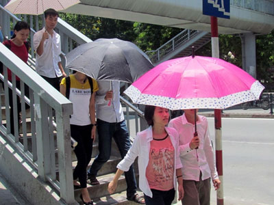 Nắng nóng lập "kỷ lục mới" tới 42 độ C