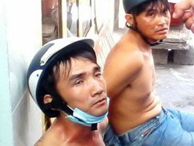 Người dân quật ngã 2 tên cướp ở Sài Gòn