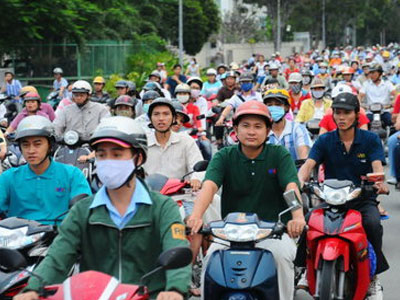 Xe dân mua, đường dân làm, sao lại thu phí?
