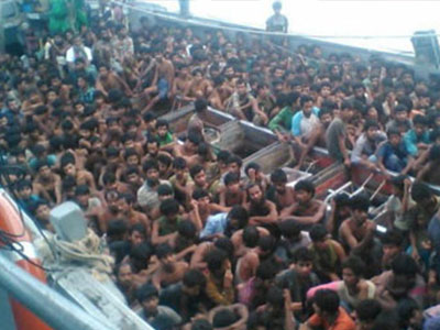 Myanmar phát hiện 727 người di cư trên con tàu trôi dạt