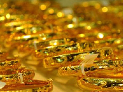 Vàng nhích nhẹ, dầu thô bật tăng mạnh