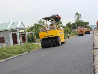 Hy hữu: Nữ sinh đi bộ qua đường bị xe lu cán chết