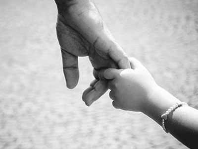 Mẹ đơn thân thuê bố tạm đưa con đi chơi 1/6