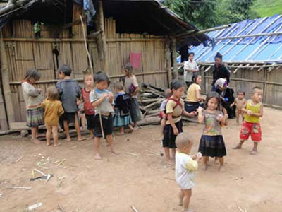 Nỗi thống khổ của người đàn bà đẻ một mạch 12 người con