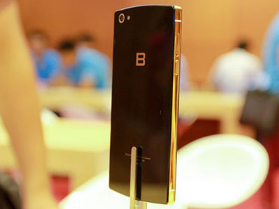 Bắt đầu bán Bphone qua mạng, lo bản mạ vàng "cháy" hàng