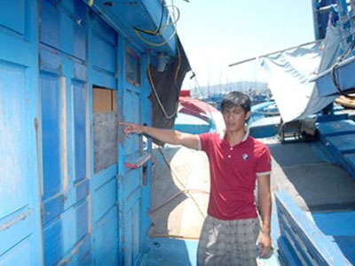Ngư dân hãi hùng kể chuyện bị tàu Trung Quốc tấn công