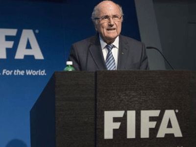 NÓNG: Chủ tịch FIFA Sepp Blatter bất ngờ tuyên bố từ chức