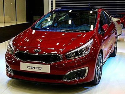 Xe giá mềm Kia cee'd 2016 lộ ảnh thực tế