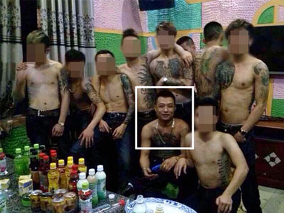 50 tên côn đồ bao vây, truy sát ông lão 65 tuổi