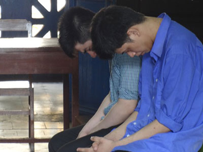Ngăn côn đồ đánh con, mẹ bị đâm chết