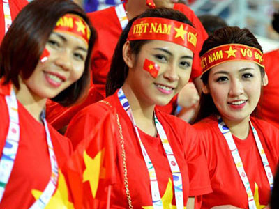 Á hậu Tú Anh, ca sĩ Phương Thanh cổ vũ U23 Việt Nam