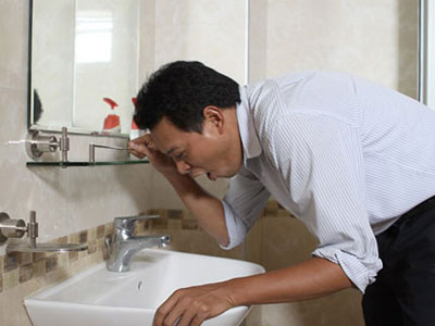 Những dấu hiệu ung thư mà đàn ông rất hay bỏ qua