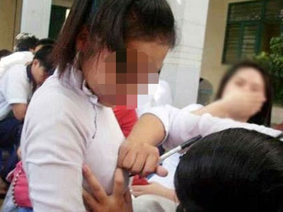 Loạt ảnh “nhạy cảm” của học sinh, sinh viên ngày chia tay