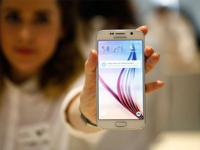 Galaxy S6 xách tay giảm giá mạnh, thách thức hàng chính hãng