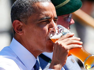 Obama đi uống bia với Merkel ngay khi đến Đức