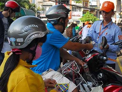 Bất thường trong cách tính thuế xăng?