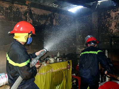 Hàng xóm bế trẻ 2 tuổi thoát khỏi đám cháy lúc giữa trưa