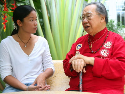 Giáo sư Trần Văn Khê nhập viện