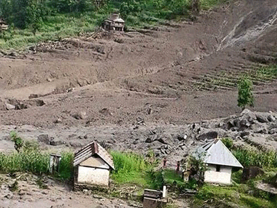 Lở đất chôn vùi 6 ngôi làng tại Nepal, 47 người chết