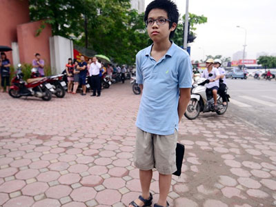 Nhiều thí sinh không được vào trường thi vì... mặc quần soóc