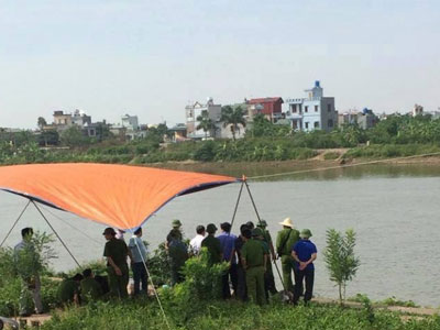 Phát hiện thi thể phụ nữ bị vỡ sọ trôi sông