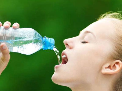 Sai lầm khi uống nước khiến bạn "tự hại mình" nghiêm trọng