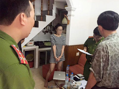 "Thánh Cô Cô Bóc" vẫn thách thức rung đùi, ăn yến... khi bị bắt