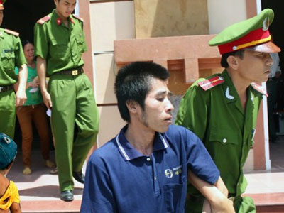 Tố chồng cưỡng bức con gái rồi lại khai con “đổ oan” cho bố