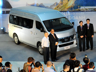 Xe 16 chỗ Nissan NV350 Urvan có giá 1 tỷ 180 triệu đồng