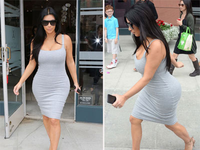 Kim Kardashian "thả rông" khoe mông, ngực ngồn ngộn