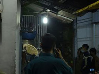 Mở cửa phòng trọ trong đêm, bất ngờ bị đâm chết