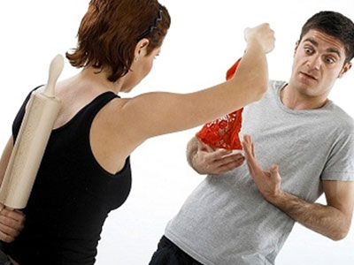 Vợ chồng khẩu chiến nảy lửa chỉ vì cái quần lạ