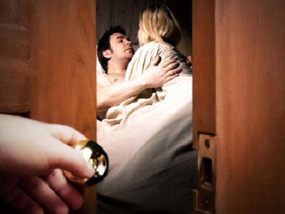 Cháu mò vào giường vợ cậu dan díu bị "bắt sống" và chém chết