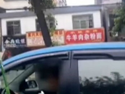 Nữ tài xế gây sốc khi vừa lái xe vừa... truyền dịch