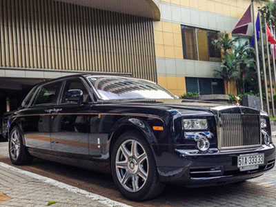 Rolls-Royce Phantom và Mercedes E250 trùng biển "khủng" tại Sài Gòn
