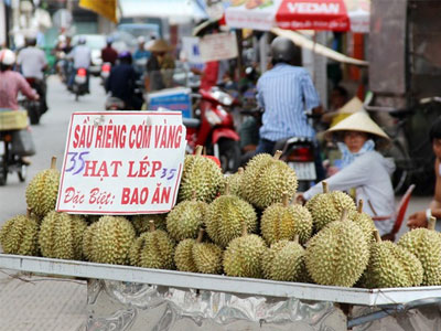 Trái cây đặc sản miền Tây giảm giá mạnh, vắng khách mua