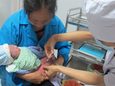 Bé sơ sinh tử vong sau tiêm văcxin viêm gan B do sốc nhiễm trùng