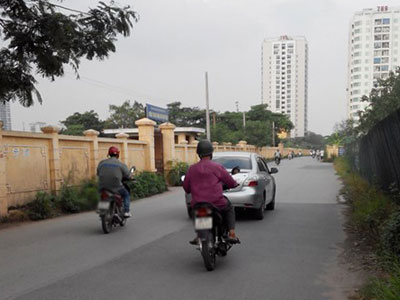 Gái trẻ ngơ ngác xin đi nhờ xe taxi của “yêu râu xanh”