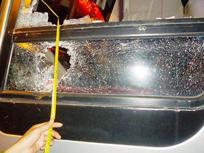 Ném đá, đánh nhau túi bụi vì đèn pha chiếu vào mặt