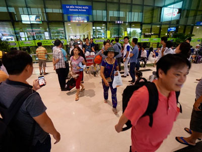 Vì sao sân bay Tân Sơn Nhất nhiễu sóng lạ?