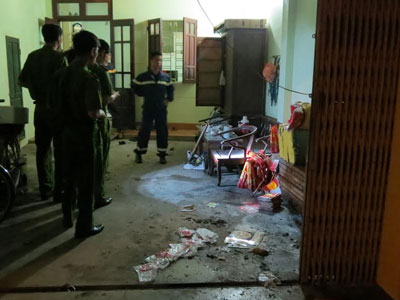 Hút thuốc lào gây nổ khí gas, chủ nhà may mắn thoát chết