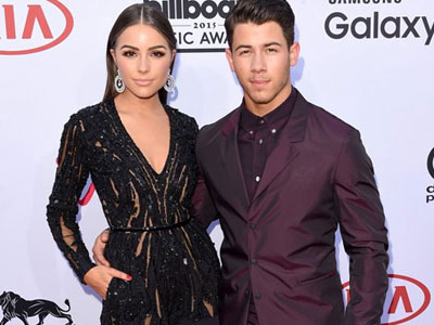 Nick Jonas chia tay Hoa hậu Hoàn vũ 2012