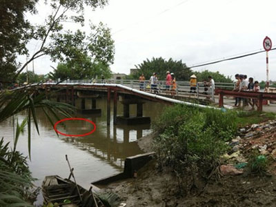 Thấy xác chết "bơi" về, cần thủ buông cần bỏ chạy
