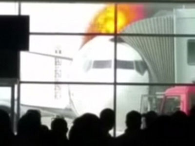 Vừa về sân bay, chiếc Boeing bốc cháy ngùn ngụt