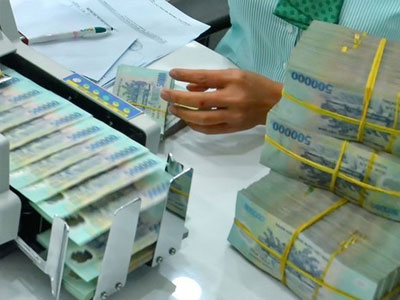 Bất ngờ tăng lãi suất tiền gửi