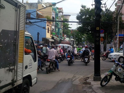 Đèn giao thông mất điện, giao thông tại quận 5 hỗn loạn