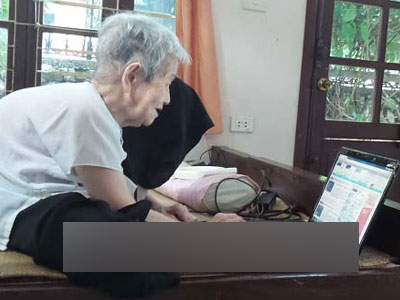Hy hữu: Cụ bà U100 xài Facebook khiến con dâu 70 tuổi "bái phục"